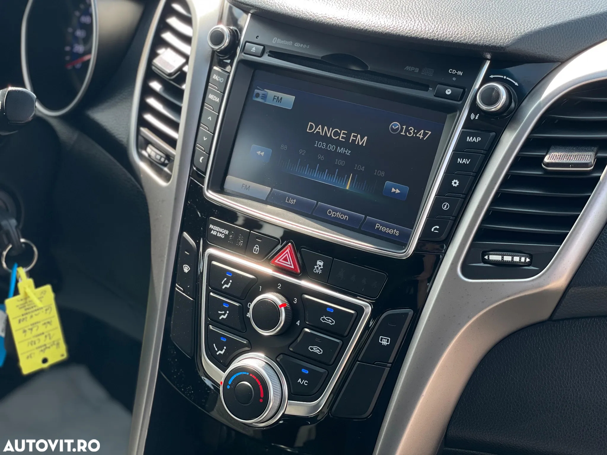 Hyundai i30 blue Kombi 1.6 CRDi Passion - 30