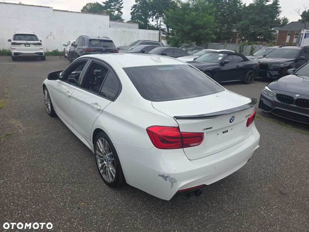 BMW Seria 3 330i xDrive M Sport - 3