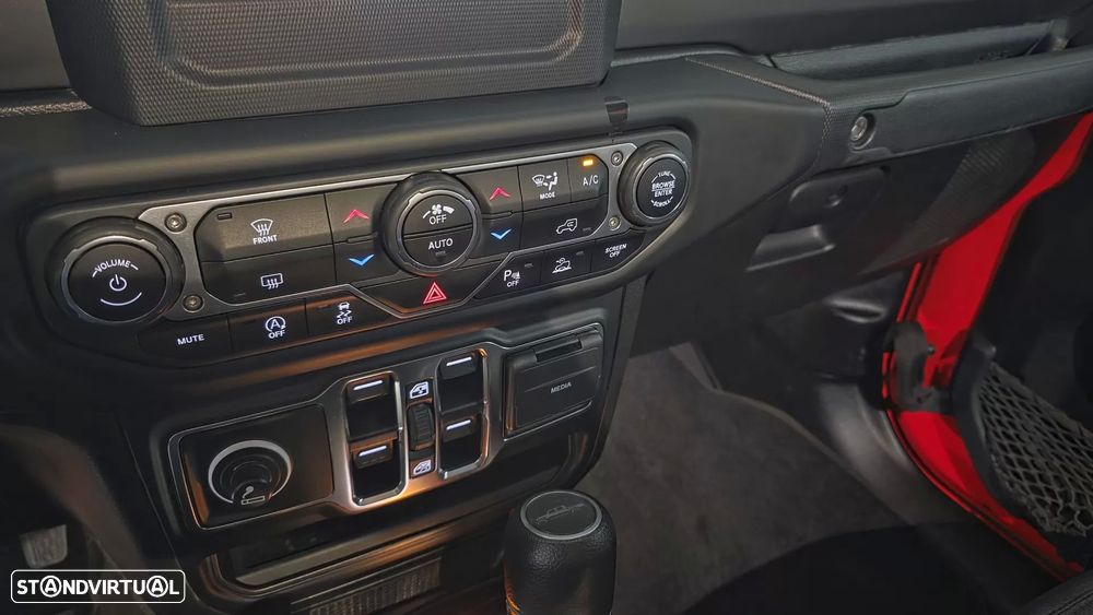 Jeep Gladiator 3.0 CRD Sport AT8 - 39