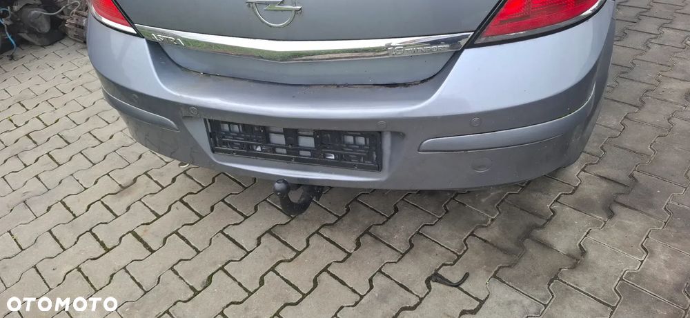 Zderzak tylny Opel Astra  H HB