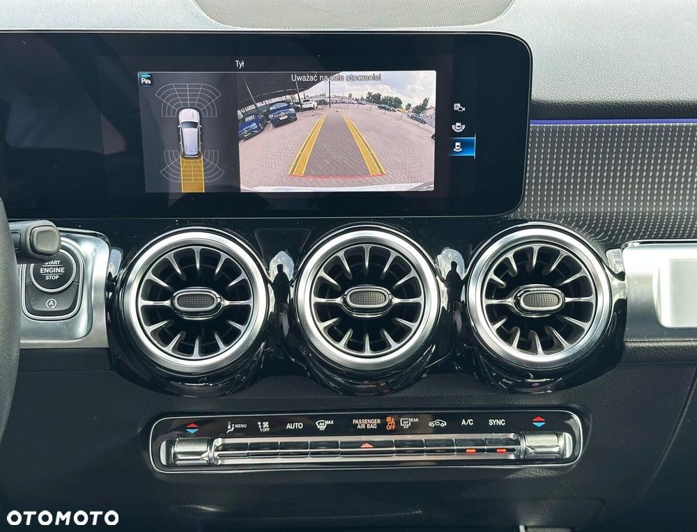 Mercedes-Benz GLB - 10