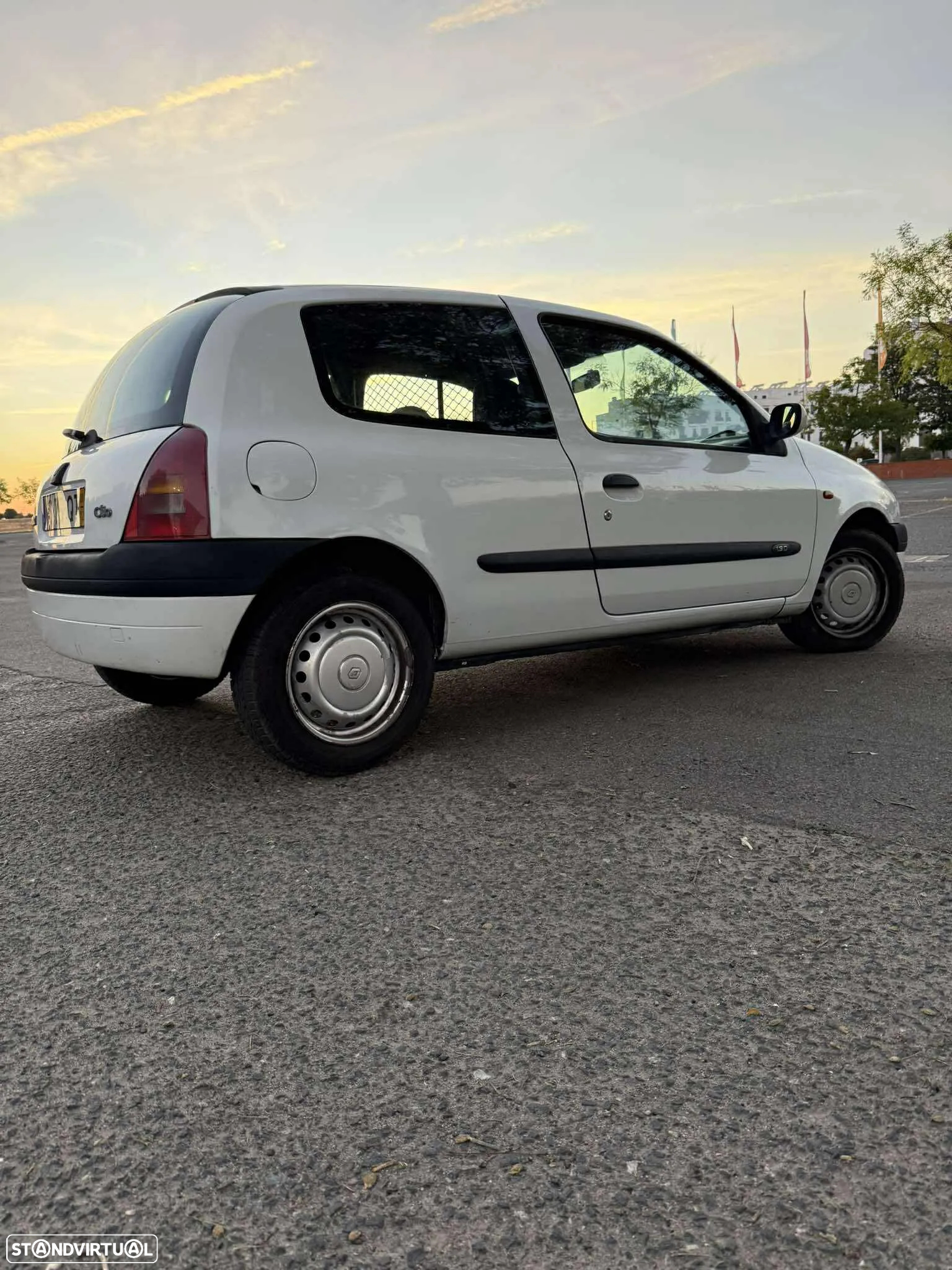 Renault Clio 1.9 D RN - 4