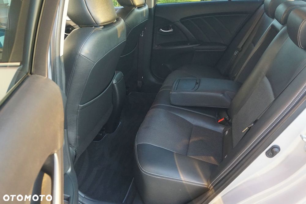 Toyota Avensis 2.0 D-4D Premium - 23
