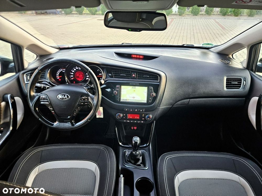 Kia Ceed 1.6 GDI ISG Dream-Team Edition - 24