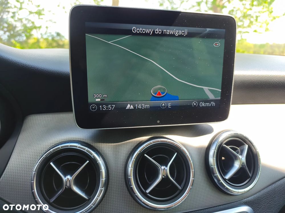 Mercedes-Benz CLA 180 AMG Line - 22