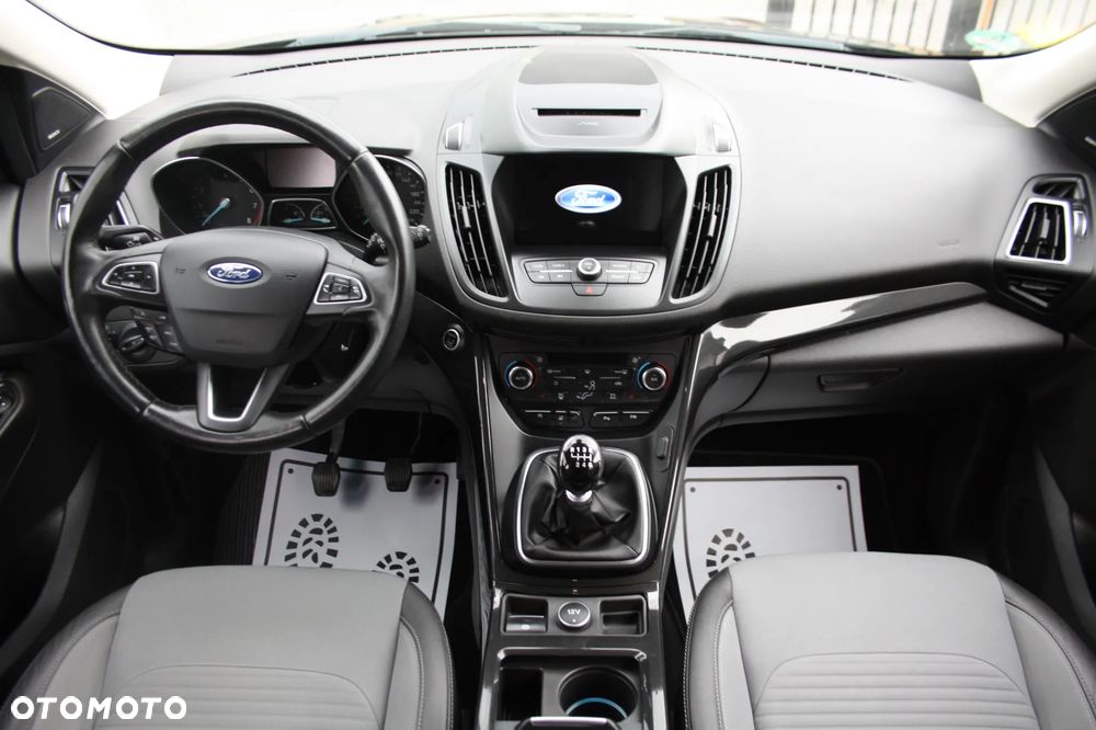 Ford Kuga 1.5 EcoBoost 2x4 Titanium - 8