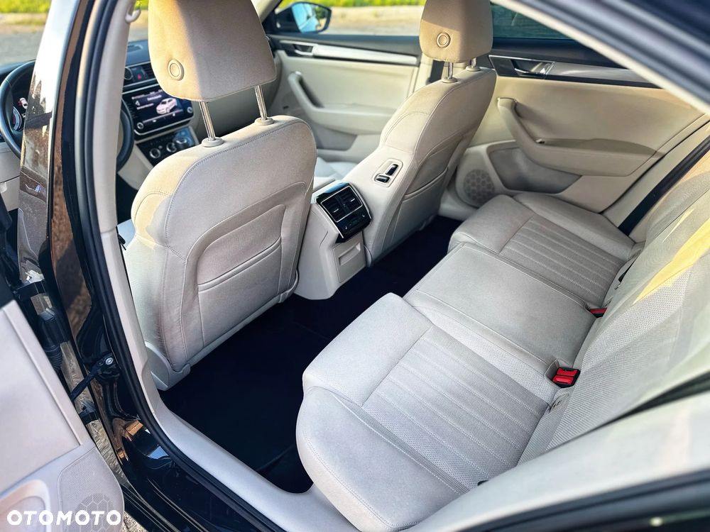 Skoda Superb 2.0 TDI SCR Style DSG - 10