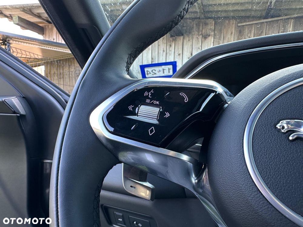 Jaguar F-Pace P250 AWD S - 32