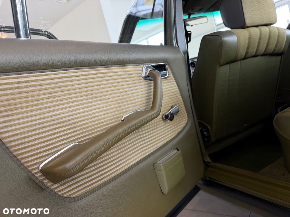 Mercedes-Benz W123 - 34