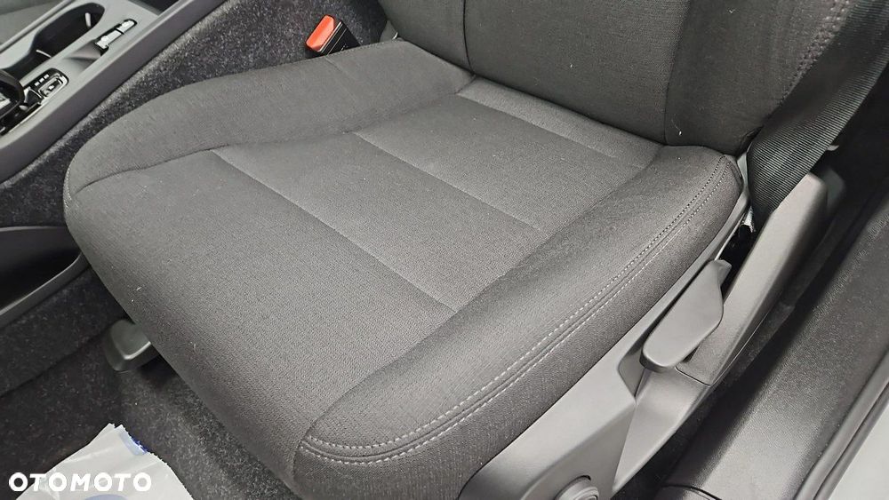 Volvo XC 40 B3 Essential - 12