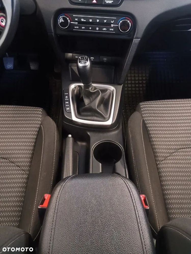 Kia Ceed - 24