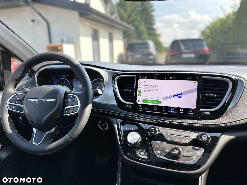 Chrysler Pacifica - 17