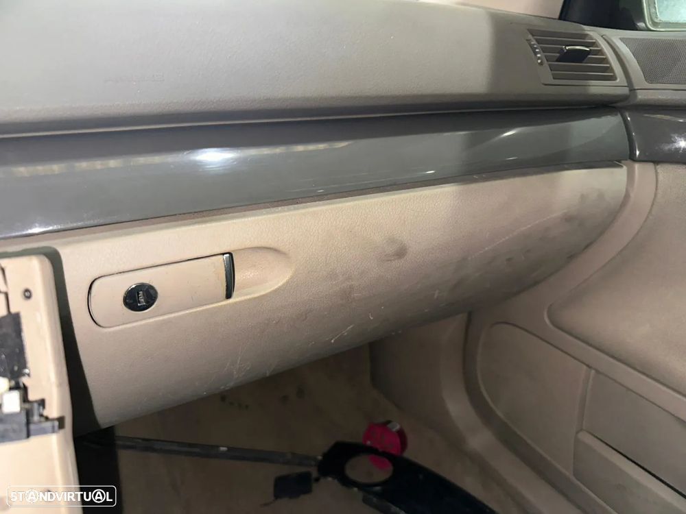 Audi A4 2.5 TDI Caixa Aut. de 2003 para peças - 9