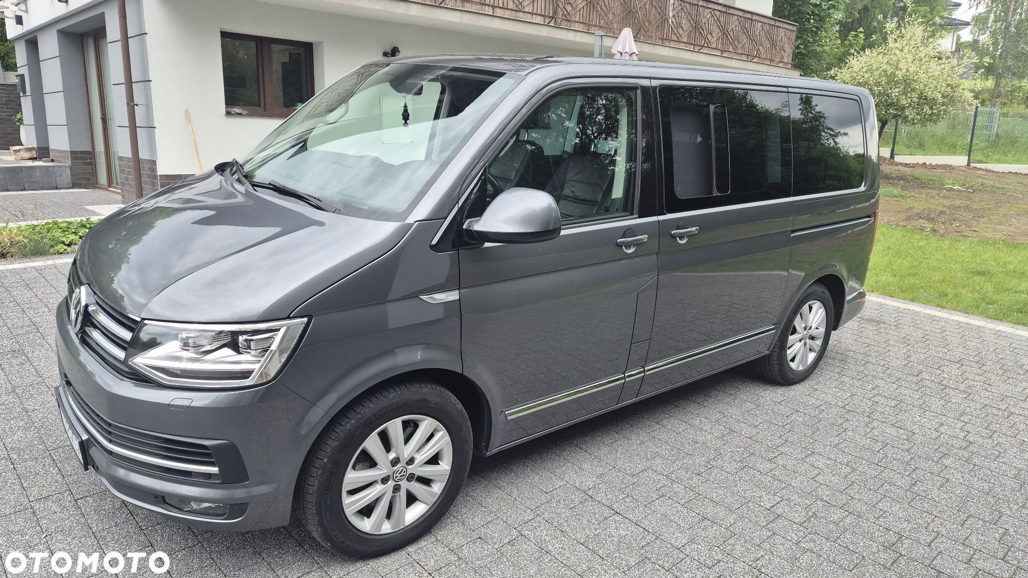 Volkswagen Multivan - 13