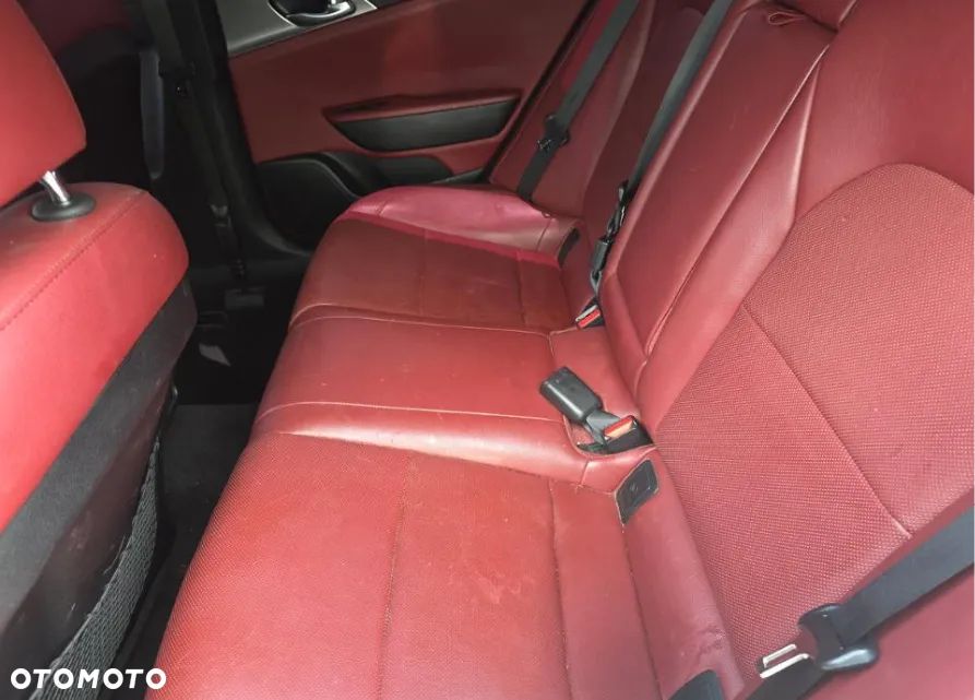 Kia Stinger 3.3 T-GDI V6 GT AWD - 11