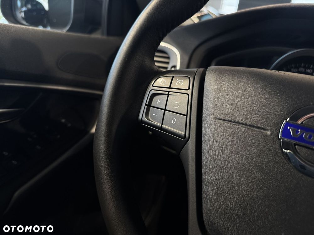 Volvo V40 Cross Country - 20