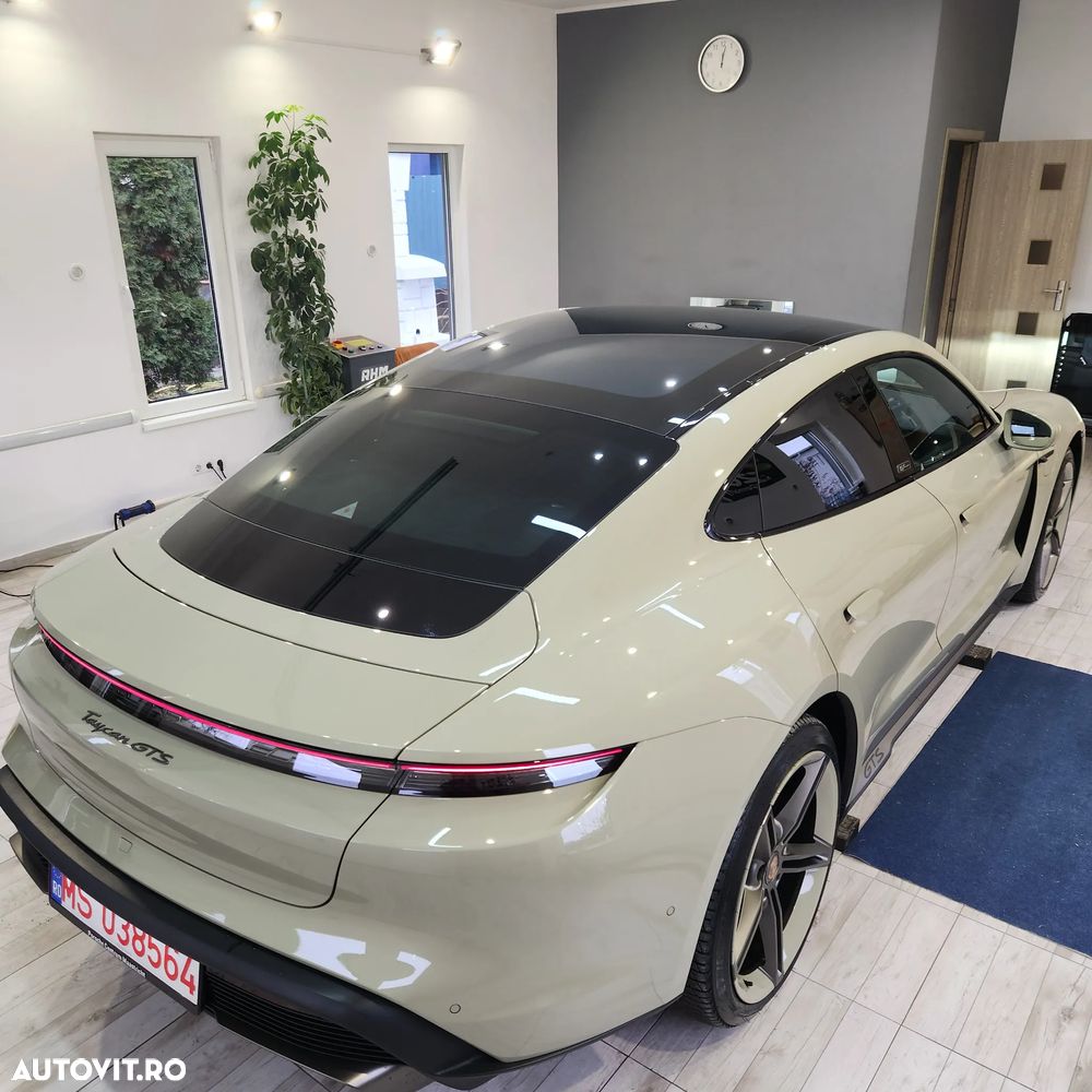 Porsche Taycan GTS - 32