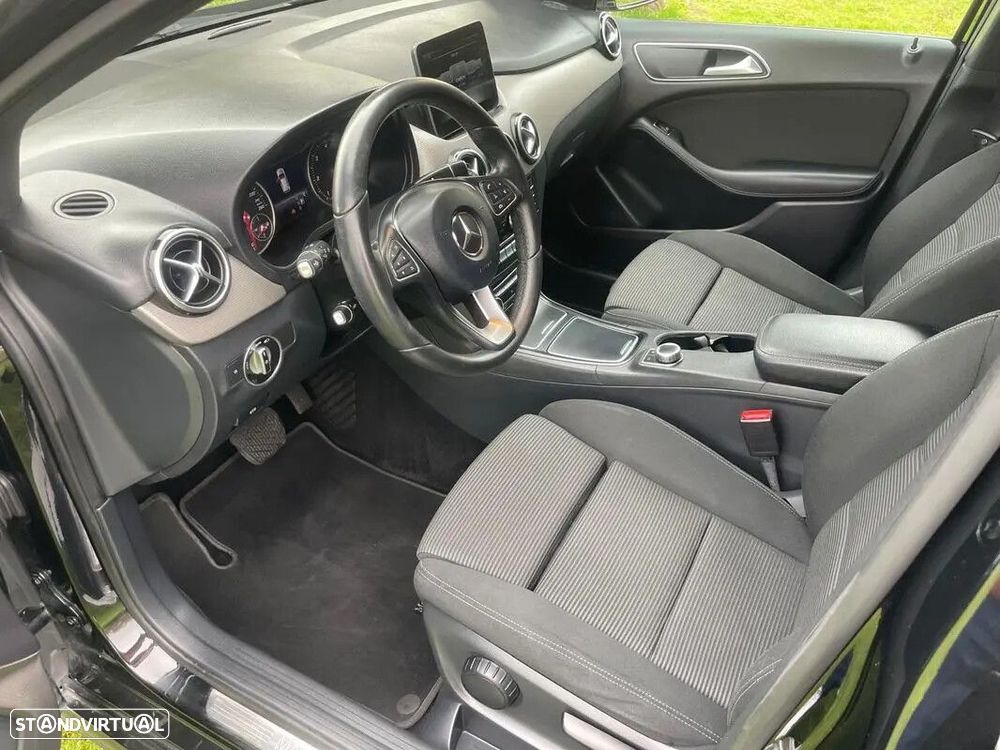 Mercedes-Benz B 180 - 30