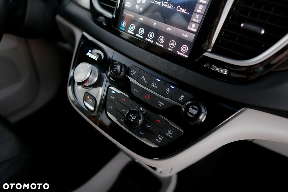 Chrysler Pacifica - 26