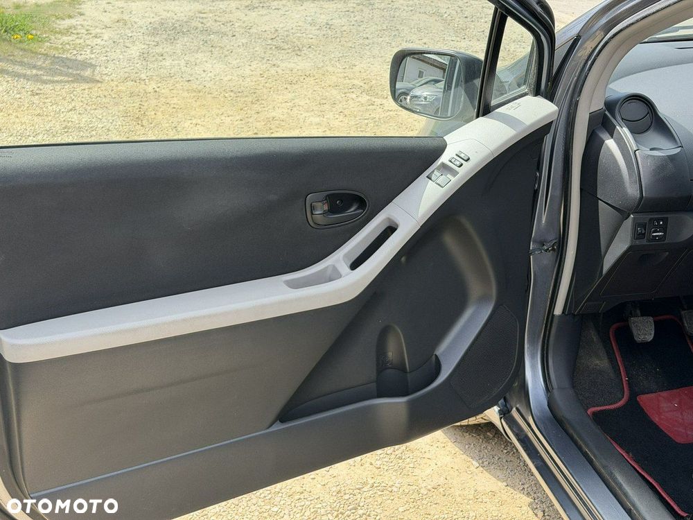 Toyota Yaris - 13