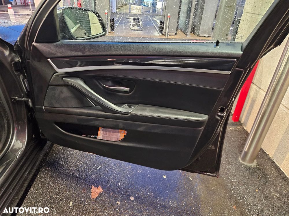 BMW Seria 5 518d Aut. - 30