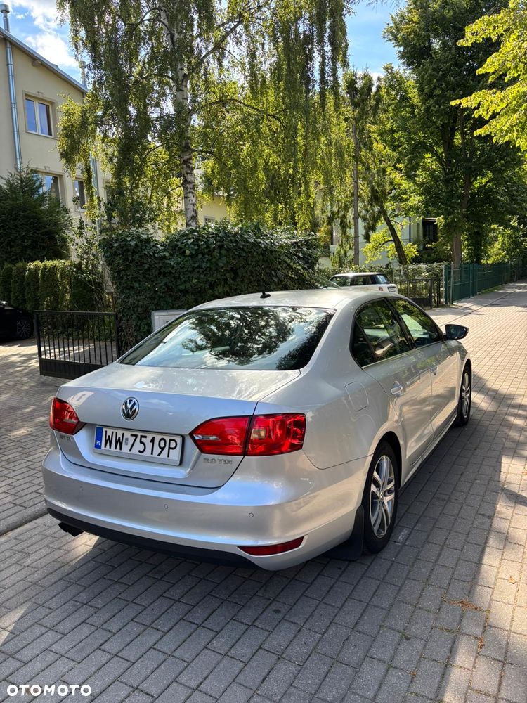 Volkswagen Jetta 2.0 TDI Highline - 13