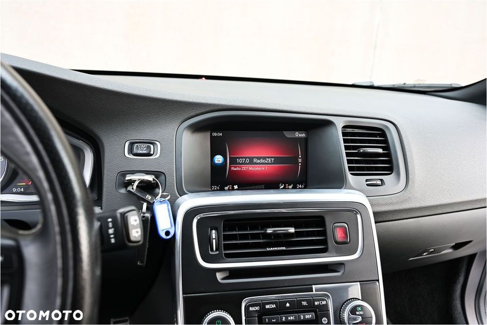Volvo V60 D3 R-Design - 20