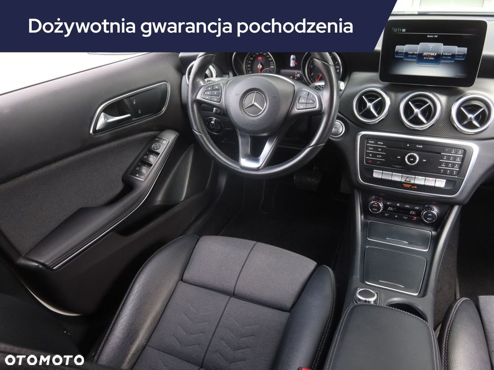 Mercedes-Benz GLA - 9