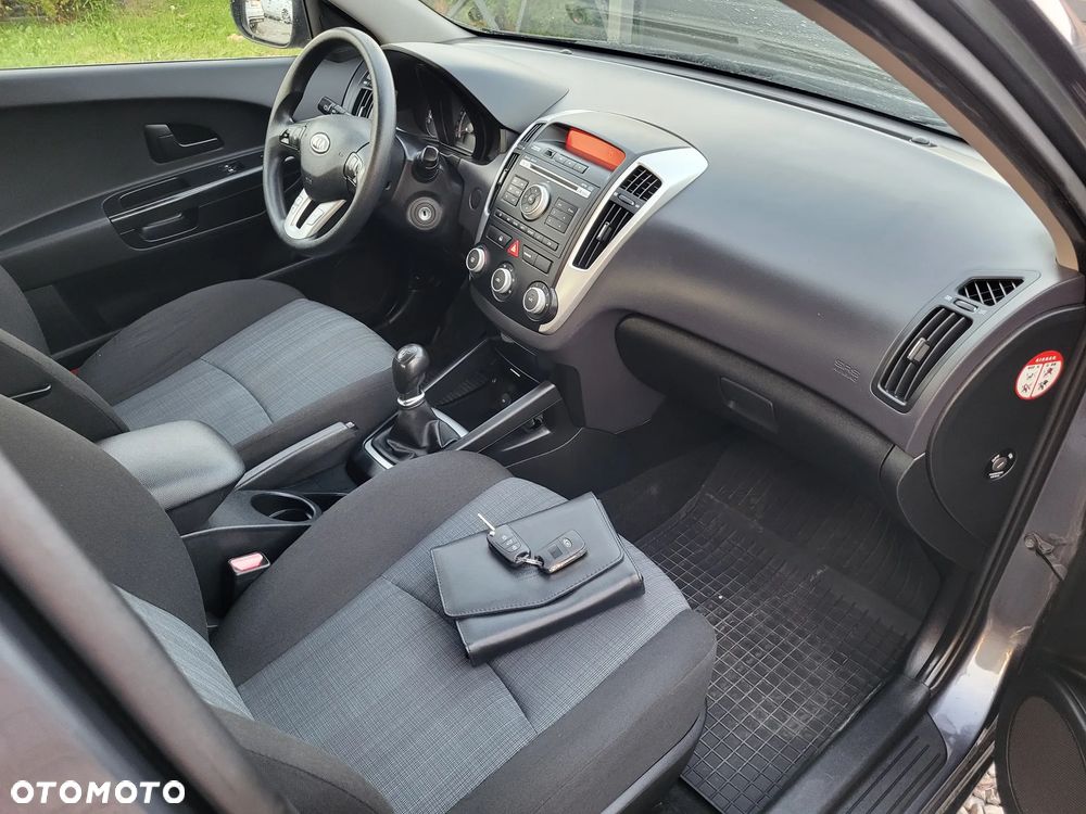 Kia Ceed 1.4 Comfort + - 25