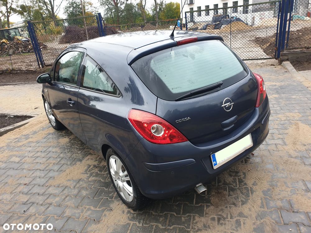 Opel Corsa 1.4 16V Cosmo - 4