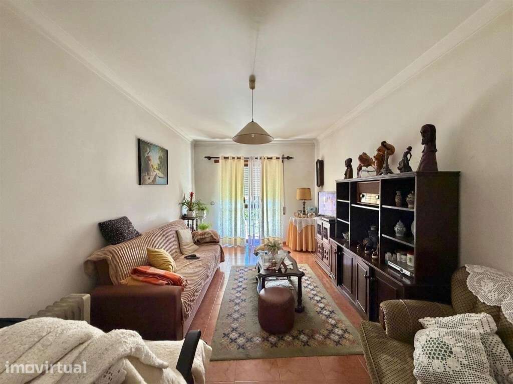 Apartamneto T2 com garagem em zona de Santa Apolónia - Grande imagem: 3/11