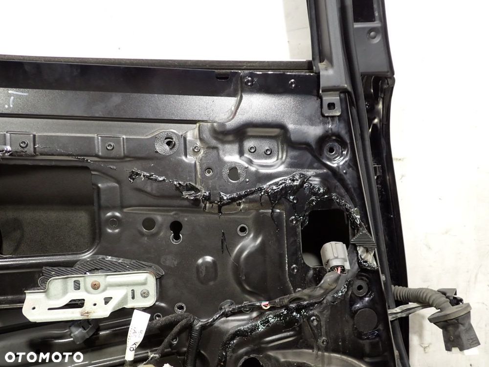 DRZWI LEWY TYŁ INFINITI M37X kol: GAC - 29