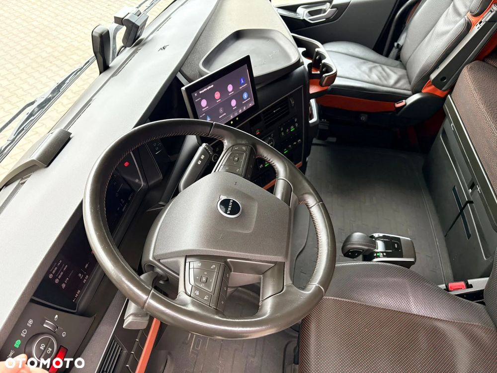 Volvo FH750 6x4 Euro 6, dwuobwodowa hydraulika - 28