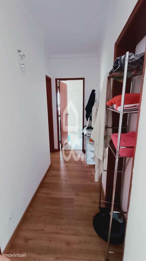 Apartamento remodelado com  2 quartos no rés-do-chão, localizado na Pr - Grande imagem: 5/12