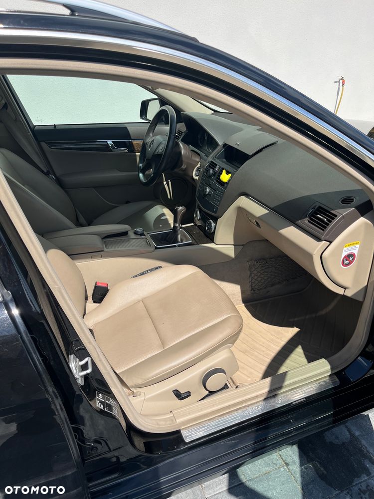 Mercedes-Benz Klasa C 320 CDI DPF Elegance - 24
