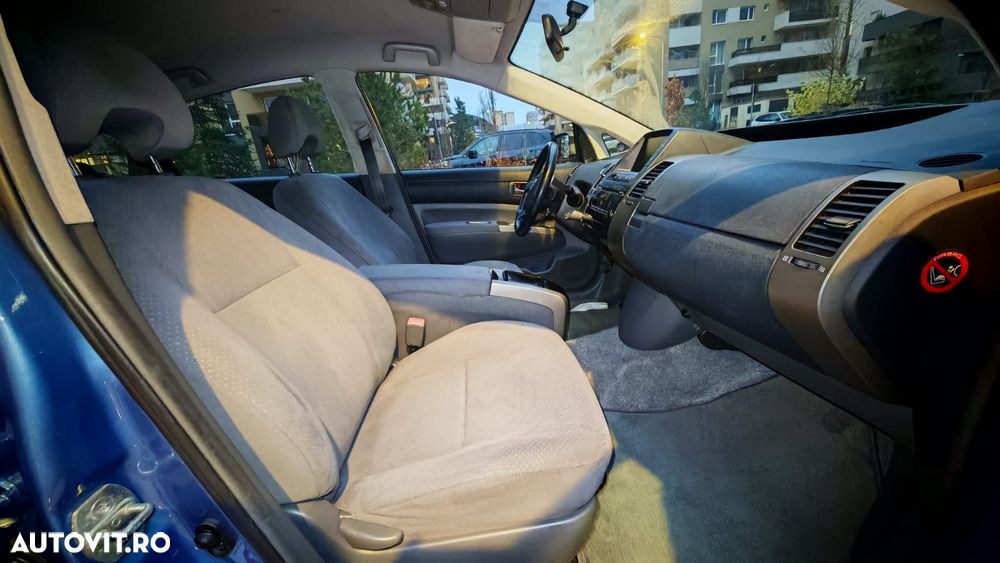 Toyota Prius (Hybrid) - 16