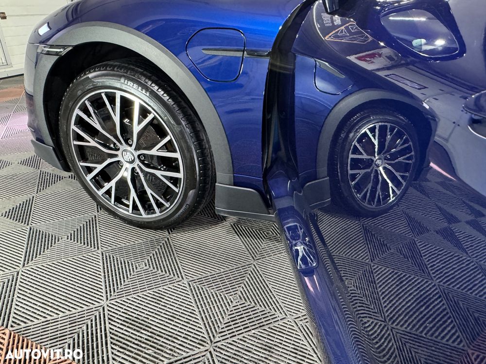 Porsche Taycan - 4
