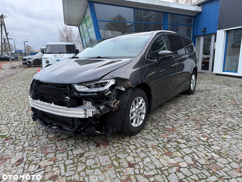 Chrysler Pacifica - 4