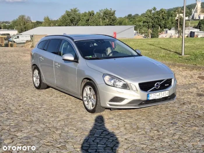 Volvo V60 D5 AWD Geartronic Summum - 8