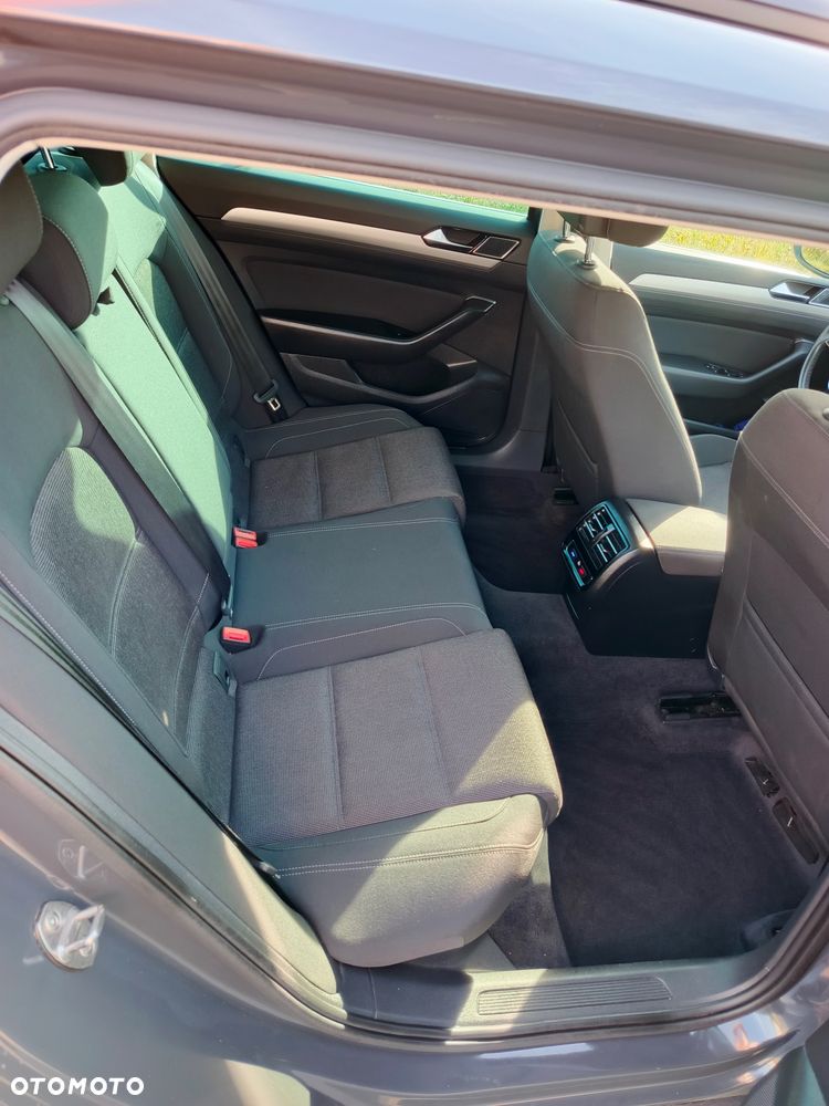 Volkswagen Passat 2.0 TDI SCR DSG Comfortline - 9