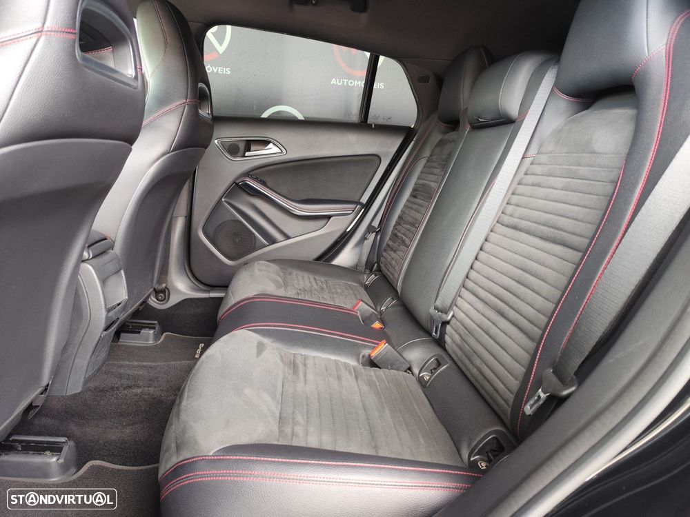 Mercedes-Benz CLA 200 - 30