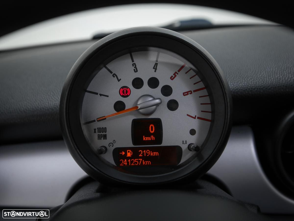 MINI 3 Portas Cooper D - 16