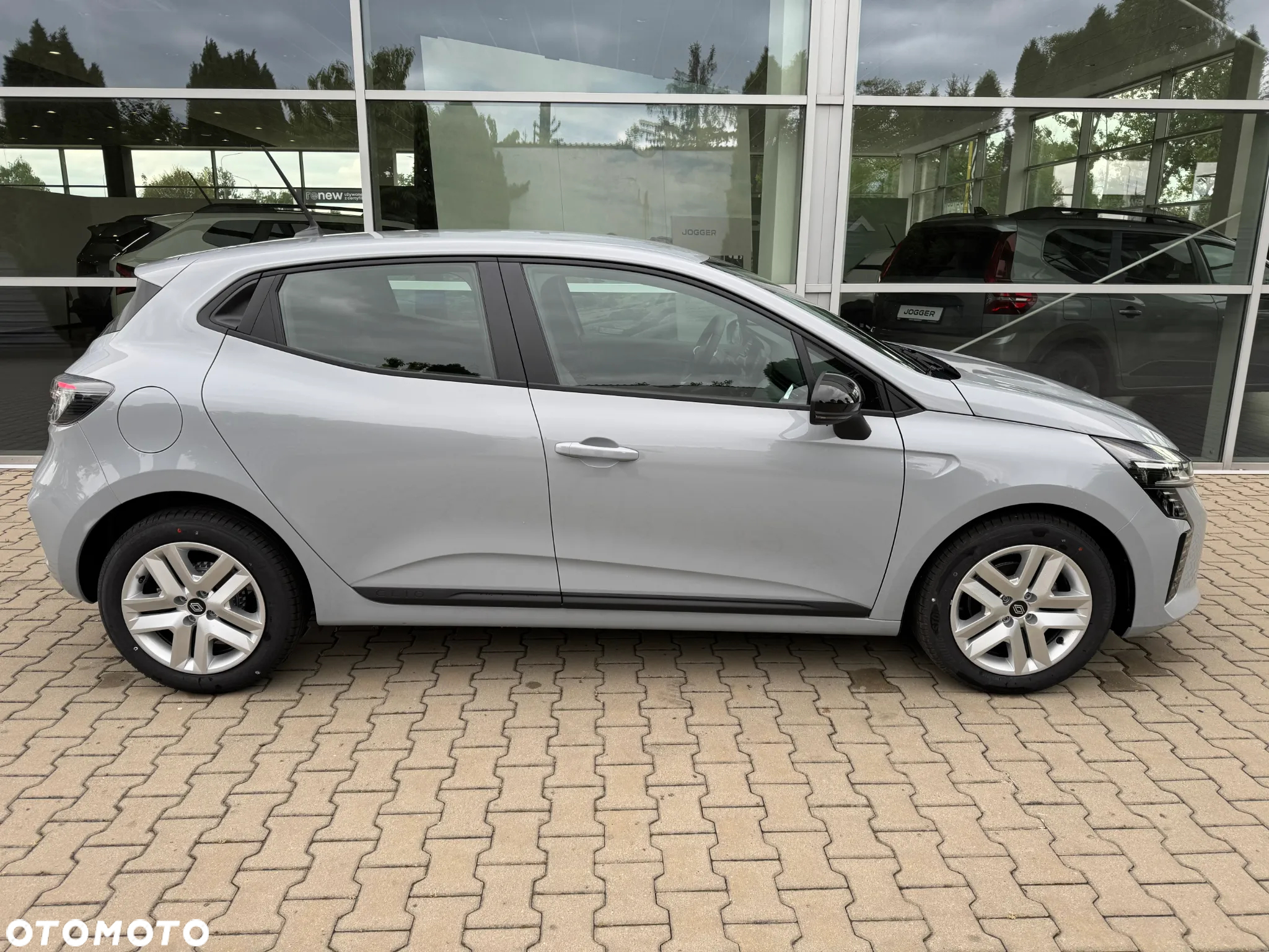 Renault Clio - 23