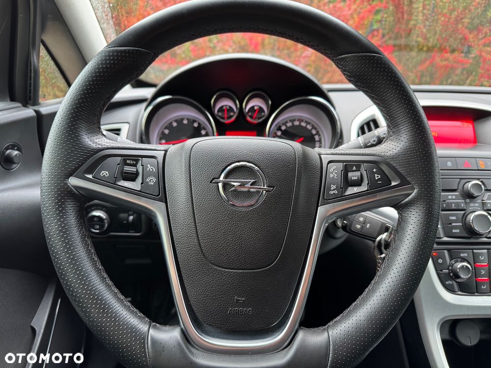 Opel Astra GTC 1.6 Turbo Edition - 26