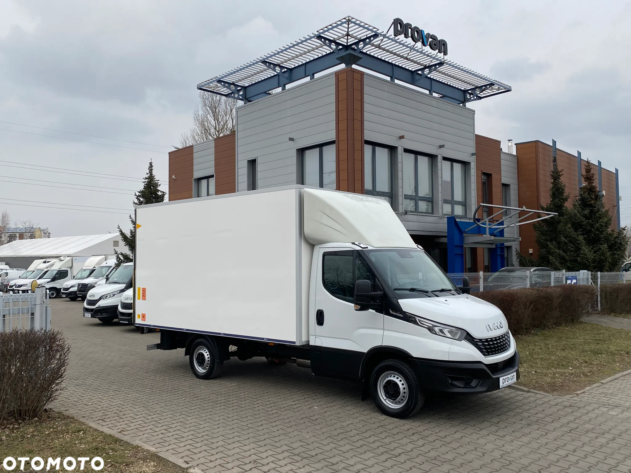 Iveco DAILY 35-160 HI-MATIC KONTENER 8 EUROPALET WINDA ZEPRO - 2