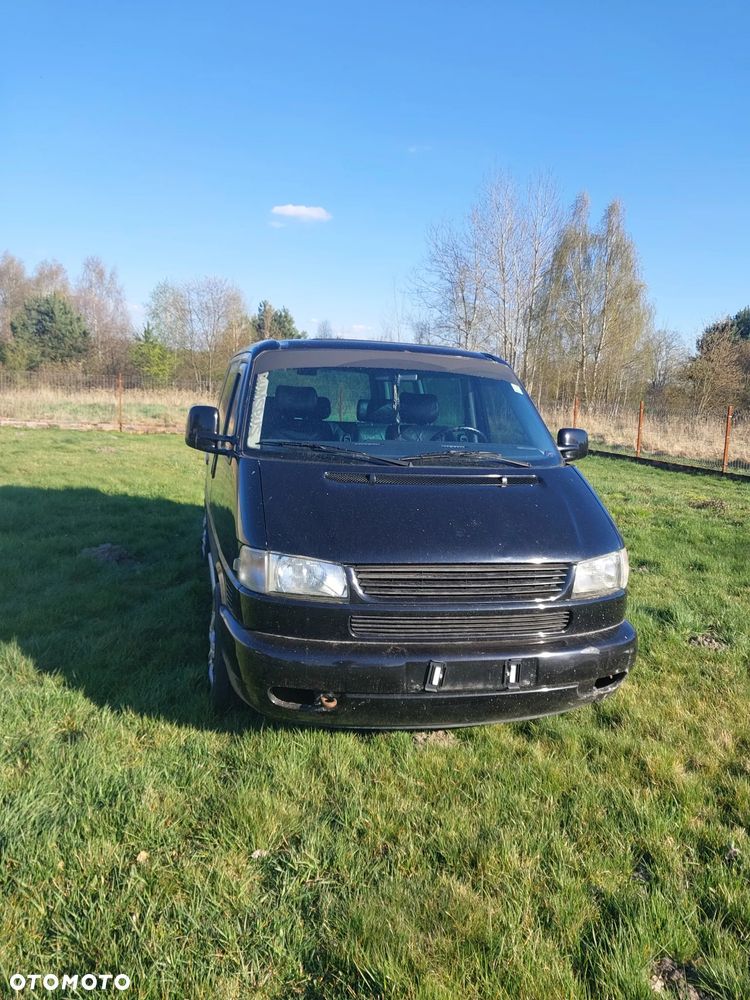 Volkswagen Caravelle - 1