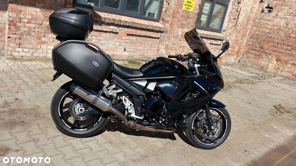 Suzuki GSX - 12