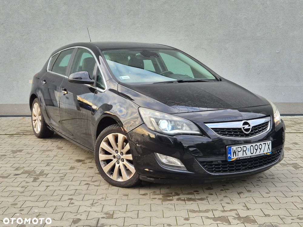 Opel Astra 2010 photo 2