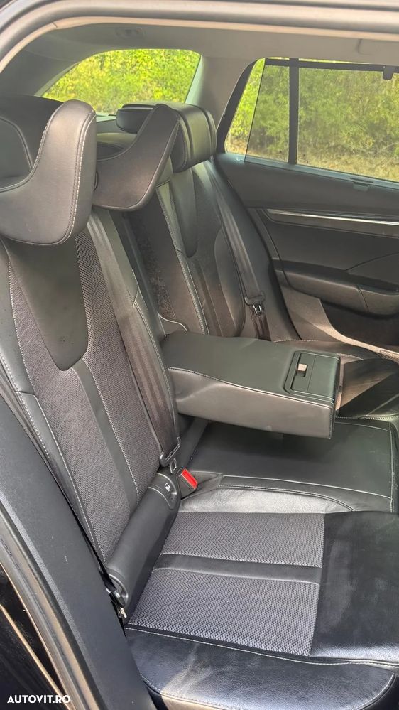 Skoda Octavia Combi 2.0 TDI DSG First Edition - 10