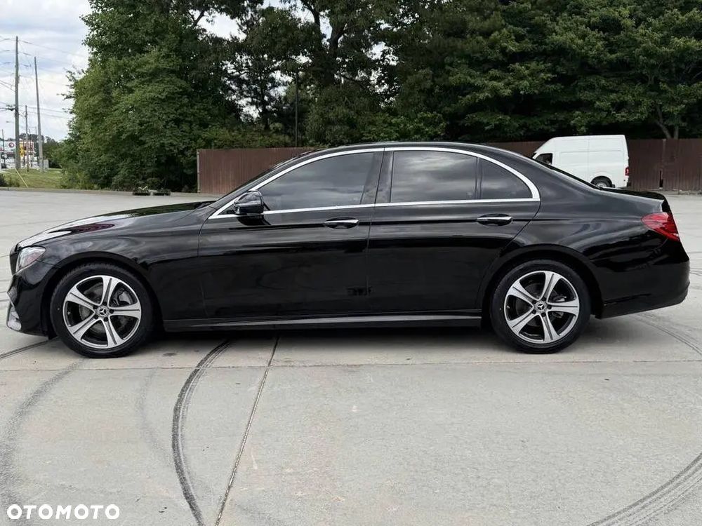 Mercedes-Benz Klasa E 300 9G-TRONIC - 9